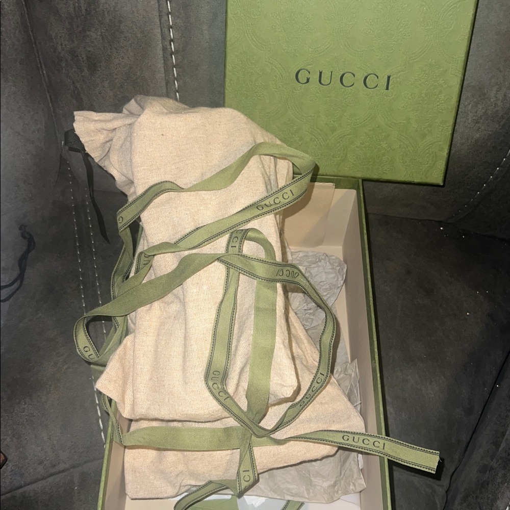 Gucci ACE Sneakers with Web Stripe and Bee ๐ - Picture 6 of 12